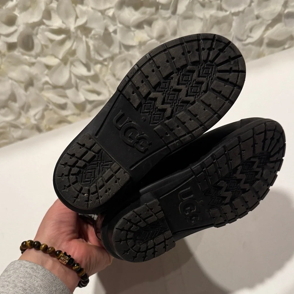 UGG sleek glossy